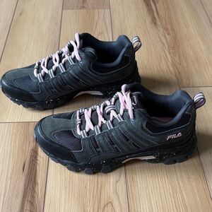 Fila Women’s Country Plus sneakers size 7